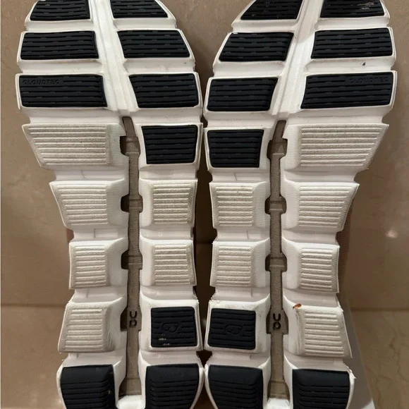 On Running Men’s Cloud 5 Sneakers | Size 11 - Picture 7 of 9